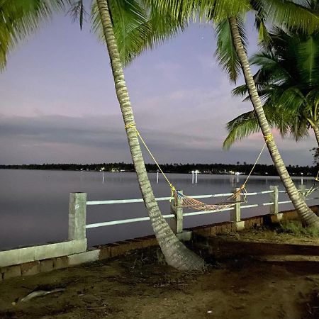 Candlehut Homestay Nīleshwar エクステリア 写真