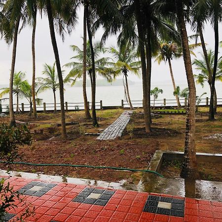 Candlehut Homestay Nīleshwar エクステリア 写真