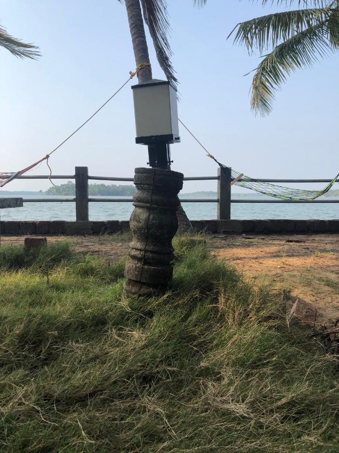 Candlehut Homestay Nīleshwar エクステリア 写真
