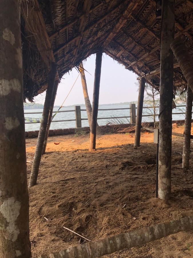 Candlehut Homestay Nīleshwar エクステリア 写真
