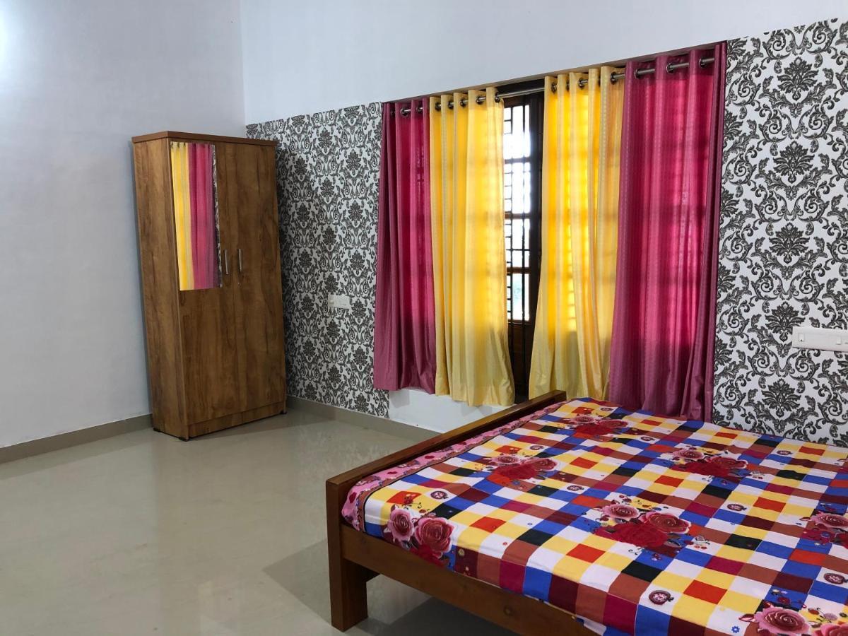 Candlehut Homestay Nīleshwar エクステリア 写真